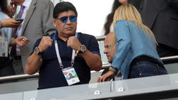 Diego Maradona entschuldigt sich für seine Kritik an Schiedsrichter Mark Geiger