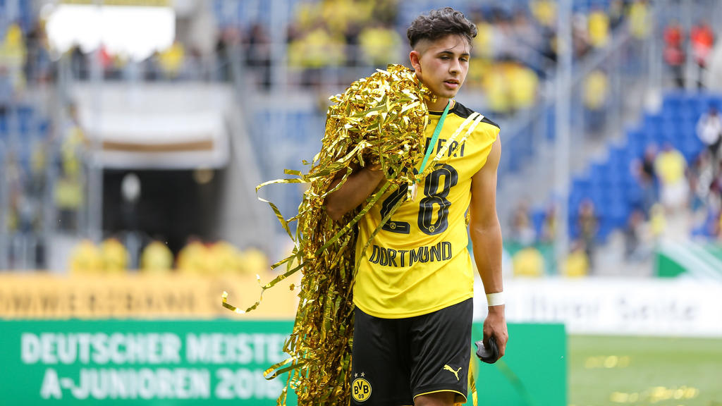 Dario Scuderi holte 2016 mit Borussia Dortmund den Meistertitel bei den A-Junioren