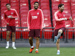 Suárez y Messi entrenan hoy antes de medirse al Tottenham. (Foto: Getty)