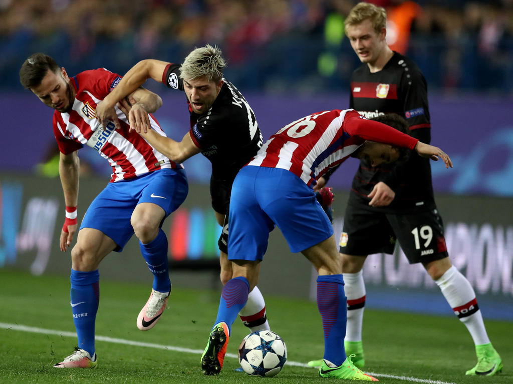 Kevin Kampl (M.) freut sich über das Interesse von Atlético Madrid