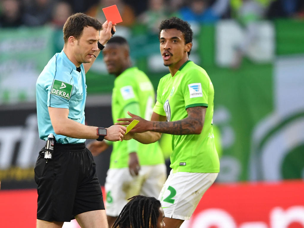 Luiz Gustavo flog gegen Bayern München vom Platz Luiz Gustavo flog gegen Bayern München vom Platz