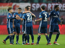 Die Spieler des Hamburger SV freuen sich über den Auswärtspunkt