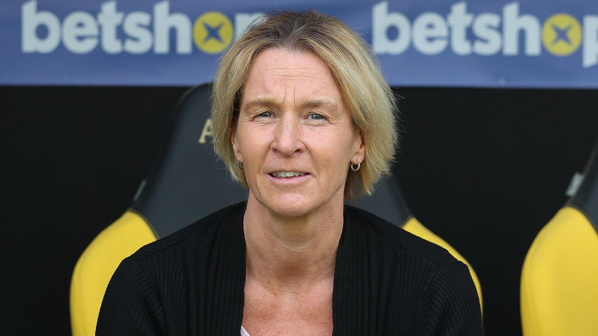 Martina Voss-Tecklenburg ist Bundestrainerin der Frauen-Nationalmannschaft Martina Voss-Tecklenburg ist Bundestrainerin der Frauen-Nationalmannschaft