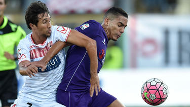 Ryder Matos of Carpi and Gilberto of Fiorentina in action during the Serie A match between Carpi FC and ACF Fiorentina at Alberto Braglia Stadium on September 20, 2015 in Modena, Italy.