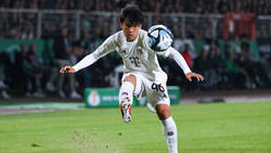 Taichi Fukui hat seinen Vertrag beim FC Bayern verlängert
