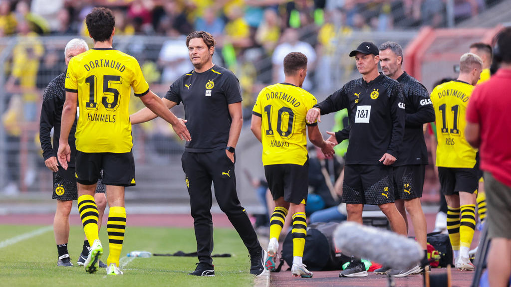BVB-Cheftrainer Edin Terzic (M.) erhofft sich in Erfurt neue Erkenntnisse BVB-Cheftrainer Edin Terzic (M.) erhofft sich in Erfurt neue Erkenntnisse