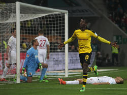 Adrián Ramos anota contra el Augsburgo con la camiseta del Dortmund. (Foto: Getty)