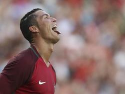 Cristiano Ronaldo sonríe durante el duelo amistoso ante Estonia. (Foto: Imago)