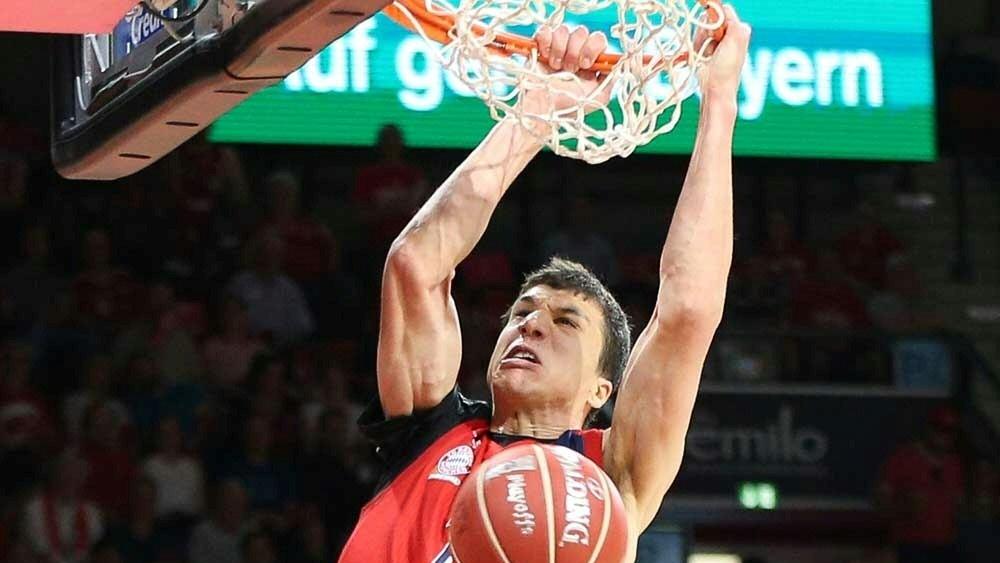 Vladimir Lucic führte den FC Bayern mit 25 Punkten zum Sieg Vladimir Lucic führte den FC Bayern mit 25 Punkten zum Sieg