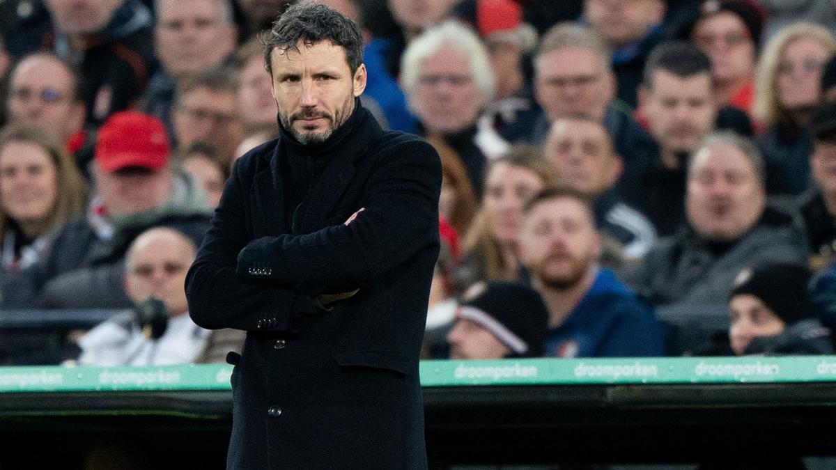 Mark van Bommel ist angeblich Trainerkandidat beim FC Schalke 04 Mark van Bommel ist angeblich Trainerkandidat beim FC Schalke 04