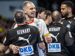 Die deutschen Handballer um Tim Zechel gewannen gegen Spanien.
