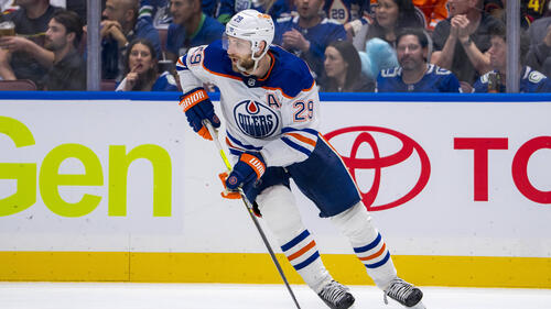 Leon Draisaitl hat mit den Edmonton Oilers in der zweiten Play-off-Runde der NHL einen Rückschlag kassiert
