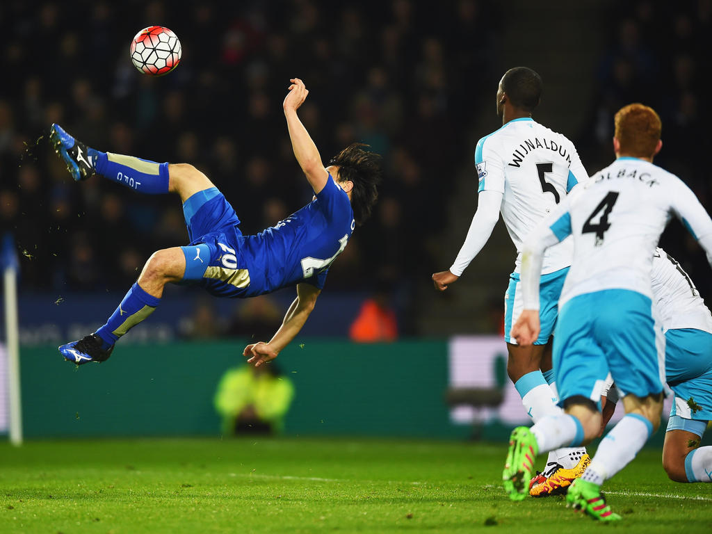 Shinji Okazaki trifft gegen Newcastle United per Fallrückzieher zum siegbringenden 1:0
