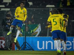 Erzielt das 2:0 für Brasilien: Roberto Firmino (l.)