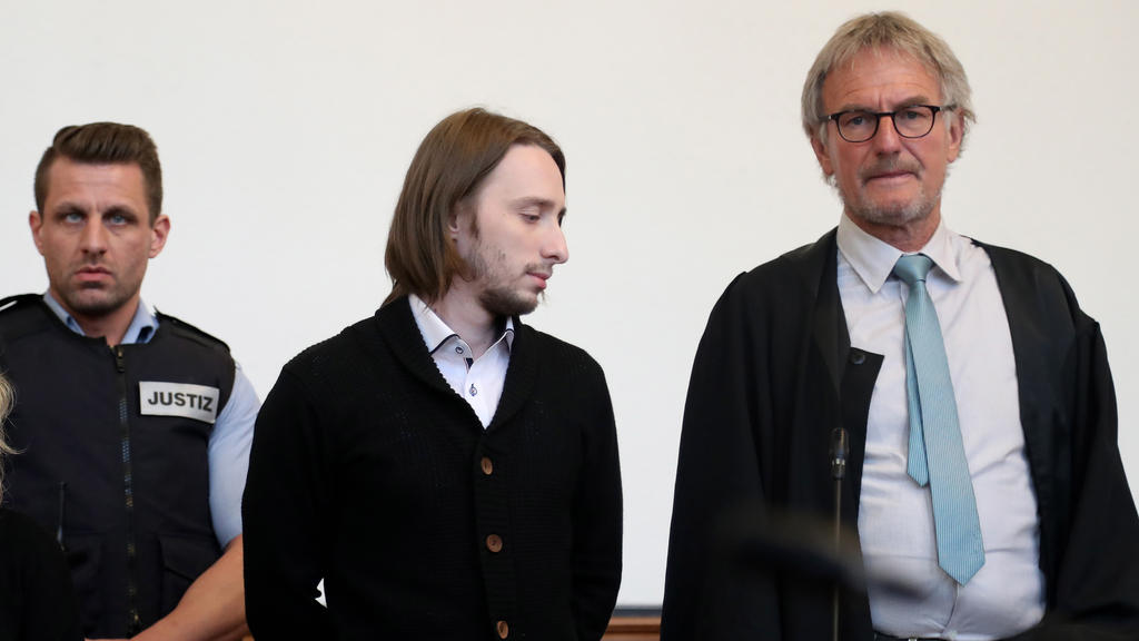 Die Staatsanwaltschaft fordert eine lebenslängliche Haftstrafe für Sergej W. (m.)