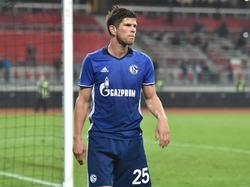 Klaas Jan Huntelaar baalt van een gemiste kans tijdens de wedstrijd FC Nürnberg - Schalke 04. (26-10-2016)