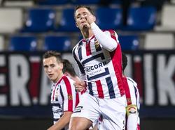 Fran Sol laat zich zien in de wedstrijd tegen sc Heerenveen. De Spaanse spits kopt de 1-0 binnen in de eerste helft. (16-12-2016)