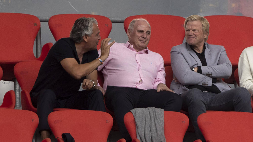 Uli Hoeneß (Mitte) hat über die Lage beim FC Bayern gesprochen Uli Hoeneß (Mitte) hat über die Lage beim FC Bayern gesprochen