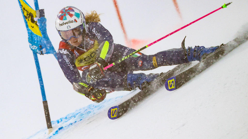 Ski live. Слалом слалом гигант супер гигант. Sarah Hector Slalom.
