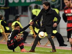 Keine Hilfe möglich: Leverkusen muss erstmals ohne den gesperrten Coach Roger Schmidt auskommen