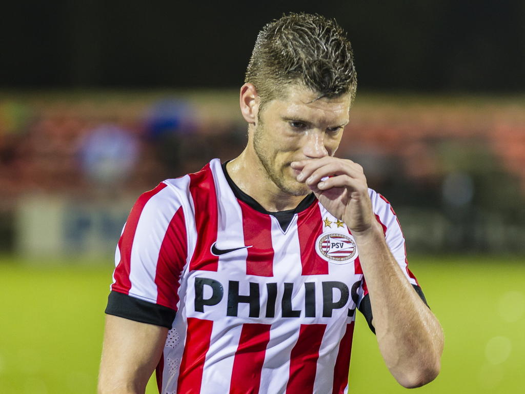 Stijn Schaars heeft jeuk aan zijn neus na afloop van het competitieduel Jong PSV Eindhoven - VVV-Venlo. (03-11-2014) Stijn Schaars heeft jeuk aan zijn neus na afloop van het competitieduel Jong PSV Eindhoven - VVV-Venlo. (03-11-2014)