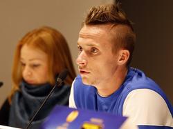 Alexander Büttner tijdens de persconferentie voorafgaand aan PSV - Dinamo Moskva in de Europa League. (10-12-14)