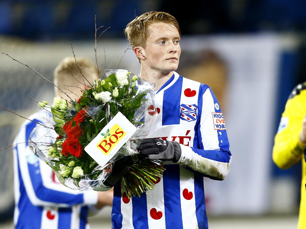 Sam Larsson van Sc Heerenveen is uitgeroepen tot man van de wedstrijd tegen Feyenoord. (04-02-2015)