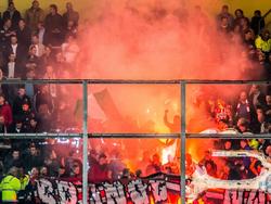 Fans van Sparta maken er een feestje van tijdens de uitwedstrijd tegen NAC Breda. (23-10-2015)