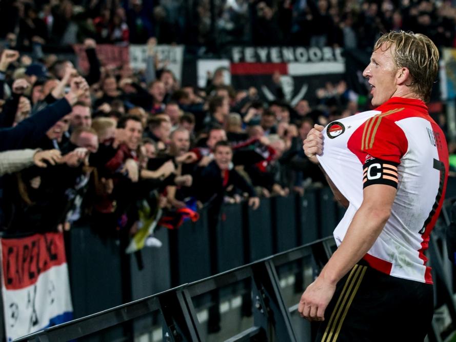 Het bekerduel tussen Feyenoord en Ajax lijkt af te stevenen op een verlenging, maar in de extra tijd valt er toch nog een doelpunt. Joël Veltman passeert zijn eigen doelman en dat vieren alle spelers van Feyenoord met het publiek, waaronder aanvoerder Dirk Kuyt. (28-10-2015) Het bekerduel tussen Feyenoord en Ajax lijkt af te stevenen op een verlenging, maar in de extra tijd valt er toch nog een doelpunt. Joël Veltman passeert zijn eigen doelman en dat vieren alle spelers van Feyenoord met het publiek, waaronder aanvoerder Dirk Kuyt. (28-10-2015)