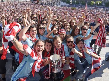 Das Frauen-Team von Bilbao wurde von zig Tausenden gefeiert
