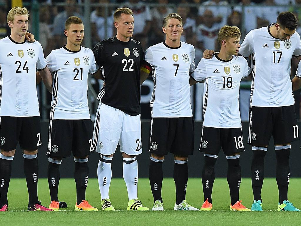 Brandt (l.) und Meyer (2.v.r.) bleiben im Kader, Süle (r.) fährt nach Hause Brandt (l.) und Meyer (2.v.r.) bleiben im Kader, Süle (r.) fährt nach Hause
