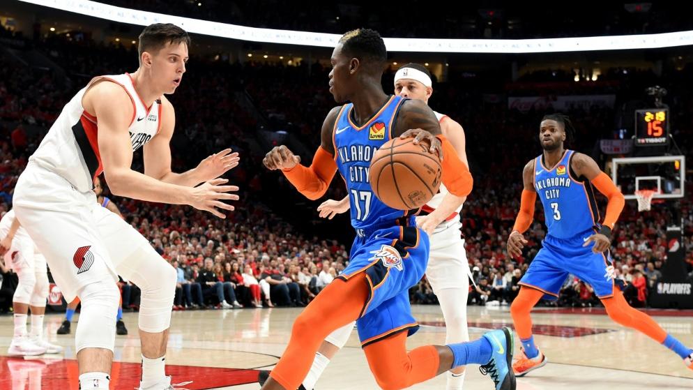Dennis Schröder (m.) steht mit OKC unter Druck Dennis Schröder (m.) steht mit OKC unter Druck