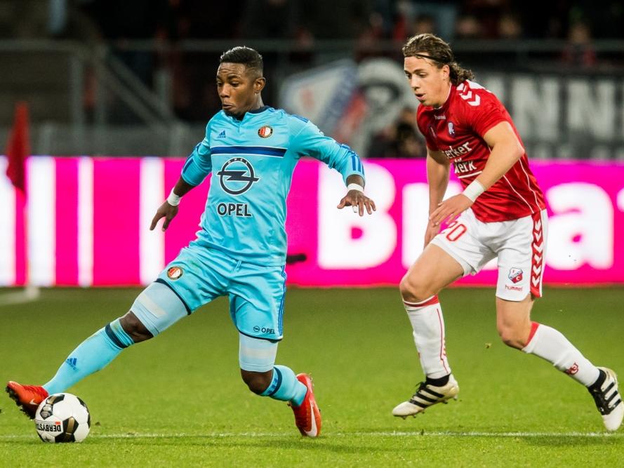 Feyenoord-aanvaller Eljero Elia houdt de bal binnen en wordt onmiddellijk op de huid gezeten door FC Utrecht-verdediger Giovanni Troupée. (27-11-2016) Feyenoord-aanvaller Eljero Elia houdt de bal binnen en wordt onmiddellijk op de huid gezeten door FC Utrecht-verdediger Giovanni Troupée. (27-11-2016)