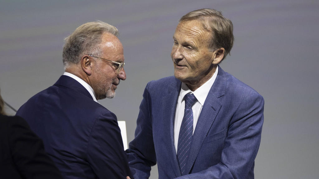 Karl-Heinz Rummenigge (l.) und Hans-Joachim Watzke stehen zu ihrem Votum pro Russland Karl-Heinz Rummenigge (l.) und Hans-Joachim Watzke stehen zu ihrem Votum pro Russland