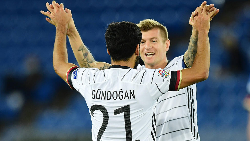 Ilkay Gündogan und Toni Kroos sind nur zwei Stars die Joachim Löw im DFB-Mittelfeld zur Verfügung stehen Ilkay Gündogan und Toni Kroos sind nur zwei Stars die Joachim Löw im DFB-Mittelfeld zur Verfügung stehen