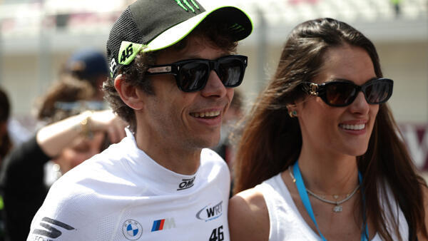MotoGP-Legende und WEC-Rookie Valentino Rossi mit Freundin Francesca Sofia Novello