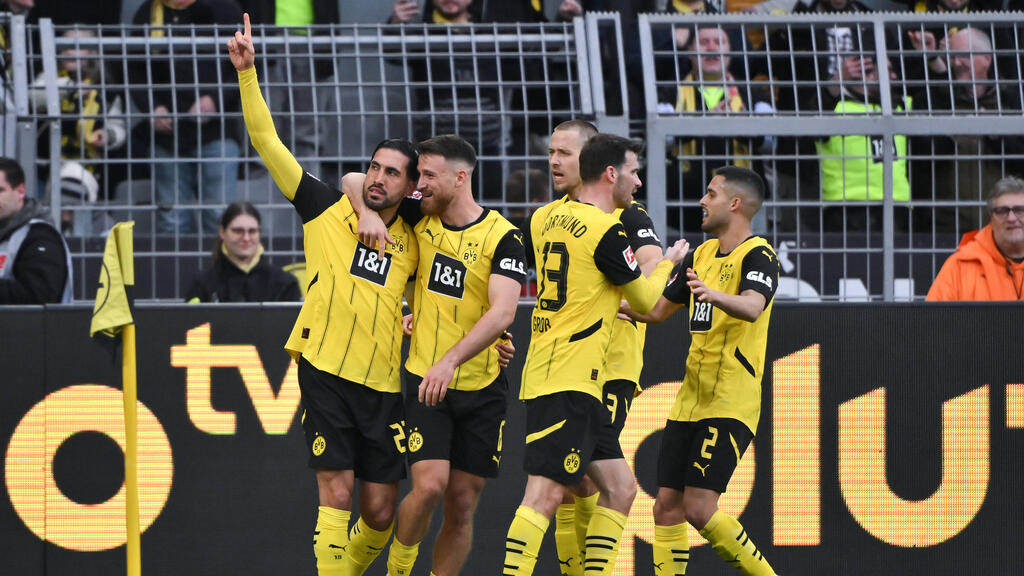 Salih Özcan (2. v. l.) steht beim BVB noch bis 2026 unter Vertrag Salih Özcan (2. v. l.) steht beim BVB noch bis 2026 unter Vertrag