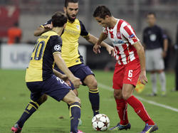 Uitblinker Ibrahim Afellay (r.) in duel met Atlético Madrid-verdediger Juanfran (l.). (16-9-2014)