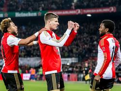Na de tegentreffer stelt Feyenoord al snel orde op zaken tegen De Graafschap. Michiel Kramer (m.) tikt een voorzet van Miquel Nelom (r.) binnen. Tonny Vilhena viert het feest mee. (19-03-2016)