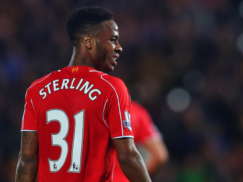 Sterling, de 20 años, no fue incluido en la convocatoria del Liverpool que viajó el domingo a Tailandia. (Foto: Getty)