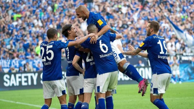 Im dritten Saisonspiel durften die Schalke-Profis endlich über die ersten Tore jubeln. Foto: Federico Gambarini
