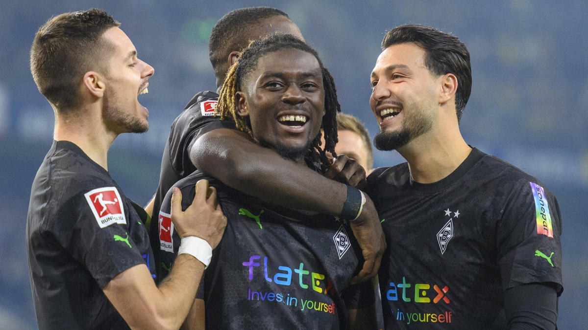 Ein Transfer von Manu Koné (m.) würde Gladbach sportlich schwer treffen
