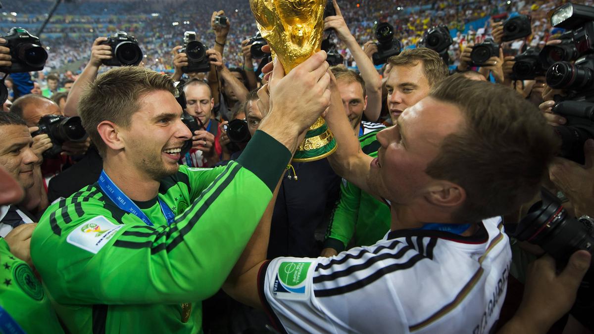 Rückkehr in die Bundesliga für Ron-Robert Zieler (l.)? Rückkehr in die Bundesliga für Ron-Robert Zieler (l.)?