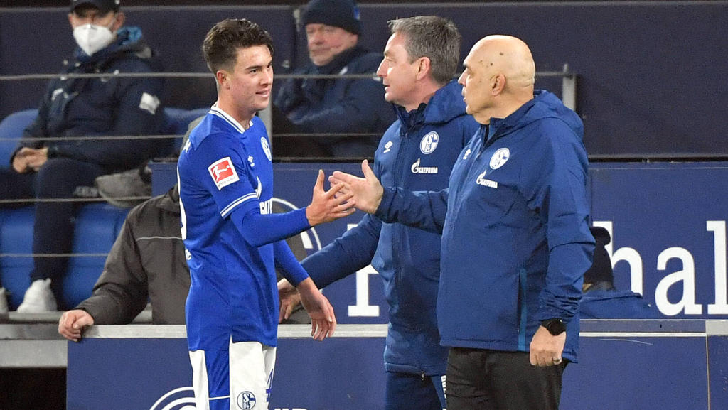 Christian Gross und der FC Schalke 04 konnten ein wenig aufatmen