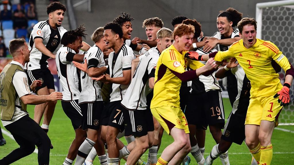 Die U17-Junioren des DFB feiern den EM-Titel
