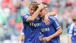 Schalkes Paul Seguin (r.) traf in Hannover ins eigene Tor