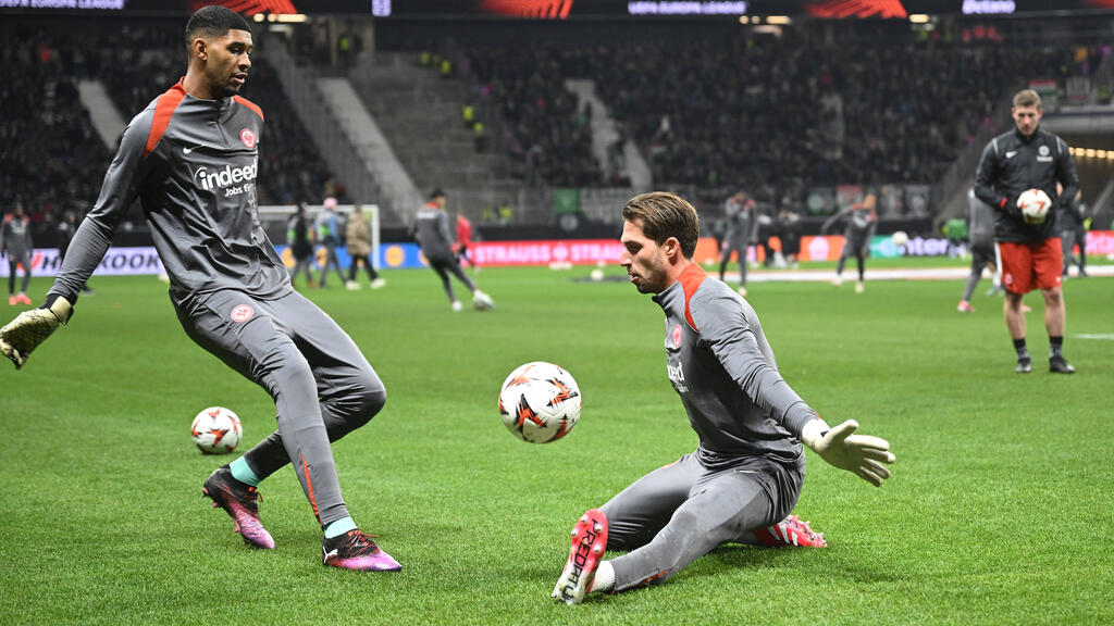 Kevin Trapp (r.) könnte seinen Stammplatz an Kaua Santos verlieren (Archivbild) Kevin Trapp (r.) könnte seinen Stammplatz an Kaua Santos verlieren (Archivbild)