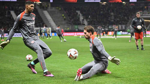 Kevin Trapp (po prawej) mógł stracić swoje regularne miejsce dla Kaua Santos (obraz archiwum)