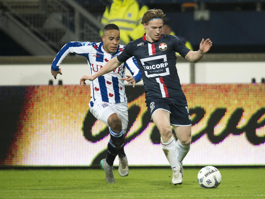 Guus Hupperts (r.) debuteert tijdens het competitieduel sc Heerenveen - Willem II in het shirt van Willem II. (23-01-2016)