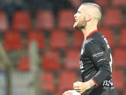 Lars Veldwijk viert de 1-2 van SBV Excelsior tegen FC Den Bosch in de halve finale van de play-offs om promotie naar de Eredivisie. (08-05-2014)